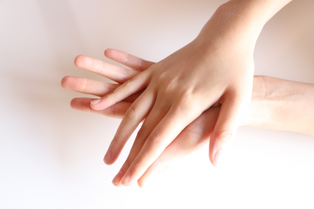 人差し指より薬指が長い