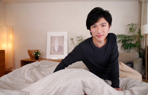 朝からカレに求められて…◆ 有馬芳彦 「人気エロメン有馬芳彦がアナタの耳に甘い声で囁きながら優しいエッチで起こしてくれるVR」