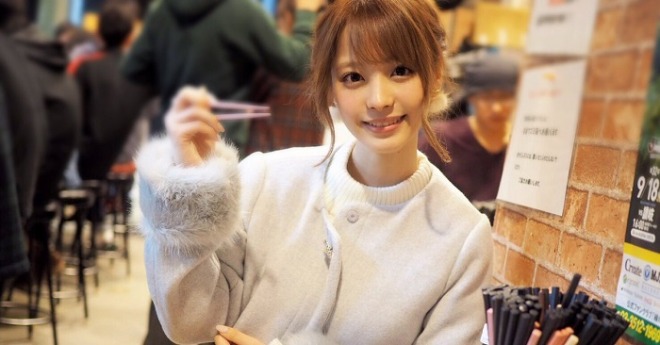 可愛いAV女優・桃乃木かな