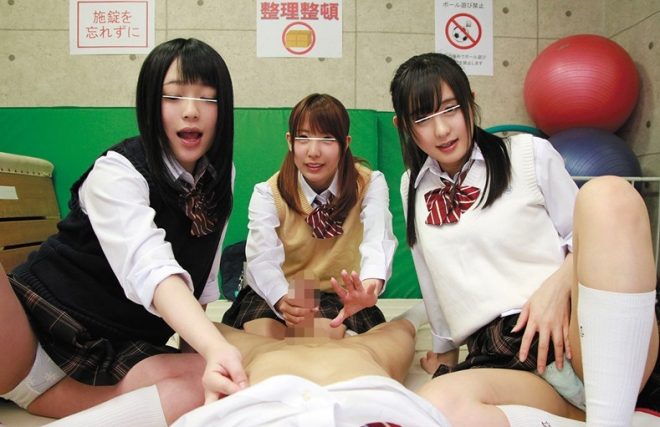【VR】「ちんちん危機一発ゲーム」で乱交に!VR2 転校先の学校に男はボク1人!そんな環境なので自然と目に入るパンチラに勃起してたら、女子に目を付けられ『ちんちん危機一発ゲーム』の標的に!!※このゲームは女子が順番にボクのチ○ポを刺激しイカせた人が負け!2
