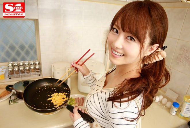 【VR】キス魔なアッキー（妻）とイチャイチャSEXしまくり新婚生活を超リアルVR体験！ 朝起きてから寝るまで隙あればキス！出勤前の超バキュームフェラ＆帰宅後は近距離で見つめ合い超密着ベロキスSEX！ 吉沢明歩2