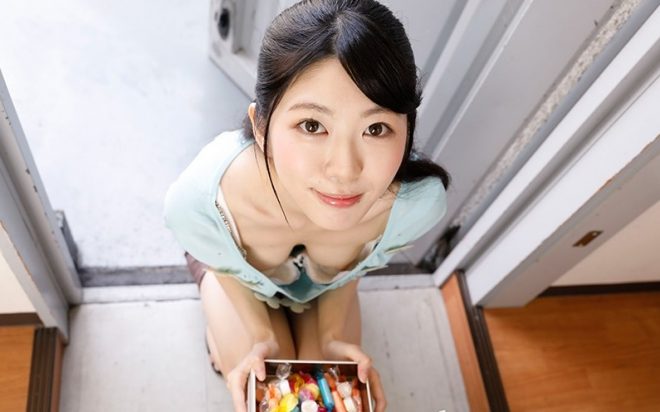 【VR】いつも清楚でおしとやかな隣の奥さんが無自覚で僕を浮きブラ誘惑してくる欲求不満な天然エロ人妻だった。 有坂深雪2