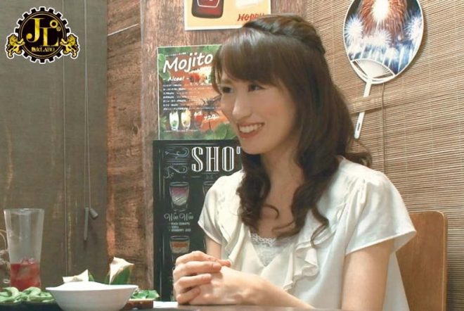 「おばさんを酔わせてどうするつもり？」若い男女で溢れ返る相席居酒屋で一人呑みしている熟女を狙い撃ちで口説いてお持ち帰り！寂しさと欲求不満が募った素人奥さんの乾いたカラダはよく濡れる！！VOL.143