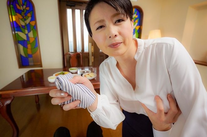 【VR】初VR！！ 三浦恵理子 気が狂いそうなほど淫語責めしてくる人妻ビジネスマナー講師の行列ができる熟JOI性指導に翻弄される僕2