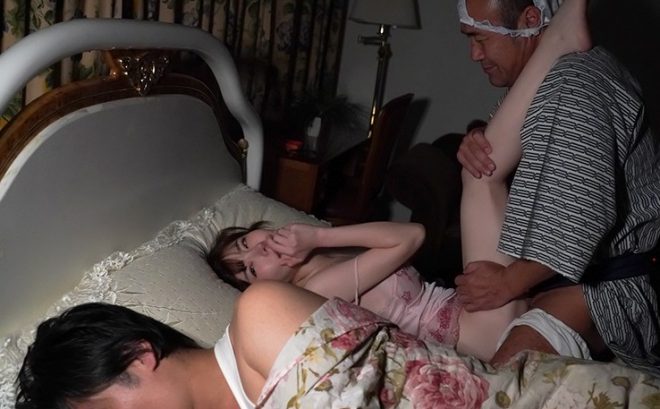 旦那が喫煙している5分の間義父に時短中出しされて毎日10発孕ませられています…。 深田えいみ3