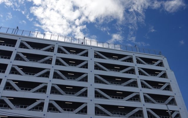 商業施設の駐車場