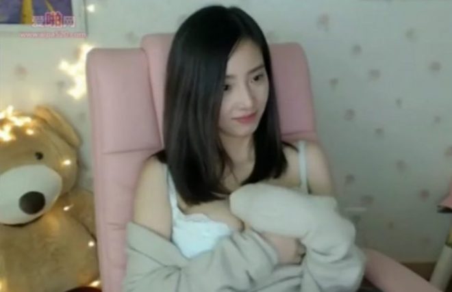 8位：めちゃカワ中国チャットレディのオナニー配信