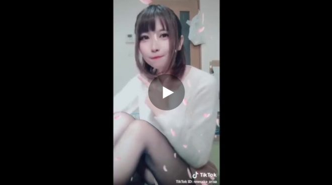 TikTokで見つけたおっぱい・エロ水着・パンチラ動画2