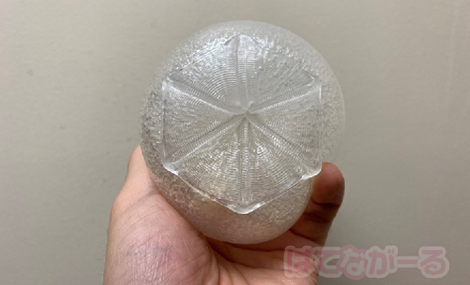 特徴は舵輪型の穴と6本の縦ヒダ2