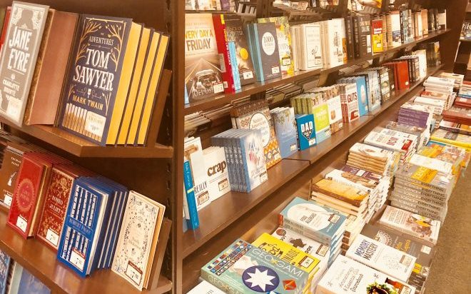 本屋では鬼滅のコミック版が上位独占