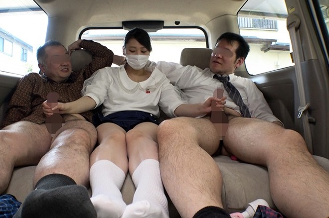 街のケーキ屋でアルバイトしている恥ずかしがりやのJ○なるみちゃん、専門学校に通うお金のために同人AV出演からの…おじさま方の変態愛撫、そしてマ○コの奥があらがえないほど気持ちよすぎて6P輪●オナペット化！！そのままAV出演！？2