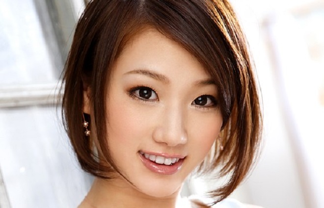 眞鍋かをりに似ているAV女優【森咲みちる】