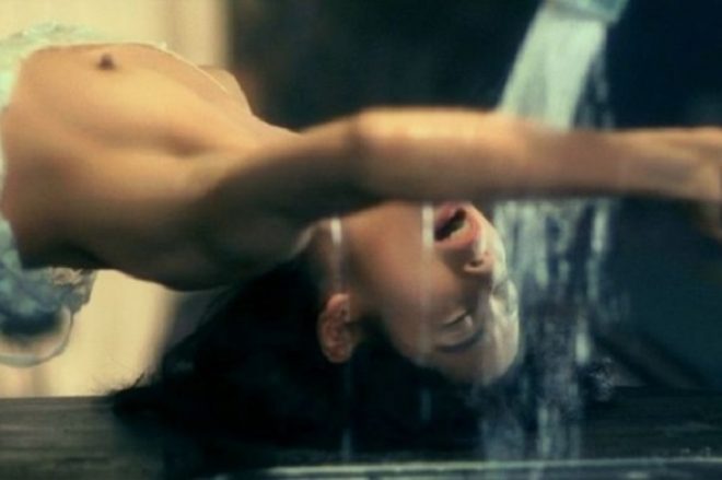 黒木瞳がおっぱいを露出したエロい濡れ場 略奪愛4