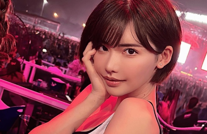 深田えいみ・プロフィール画像