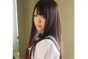 南梨央奈