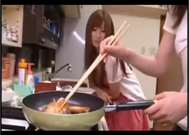 【成瀬心美】泊まりに来た彼女の友達が激カワ巨乳娘だったらどうする？