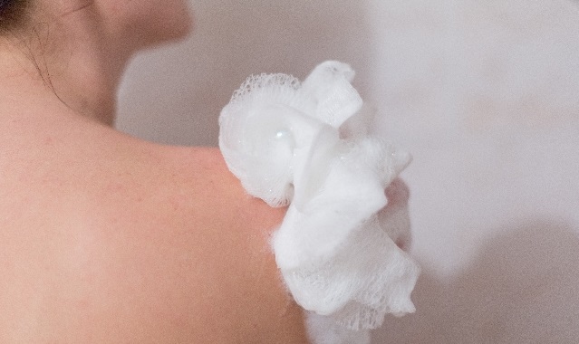 泡を立てて洗顔