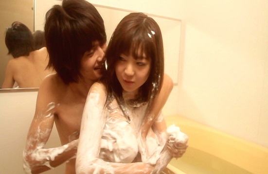 成田梨紗のエロ画像2